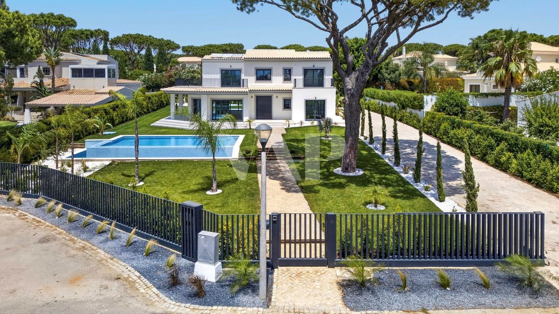 Villa in Vilamoura, Quarteira, Algarve 1 - 18563196