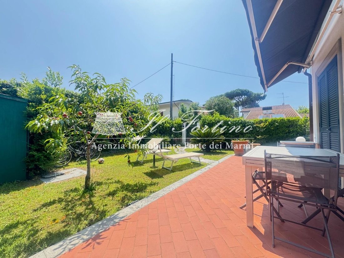 House in Vittoria Apuana, Forte dei Marmi, Tuscany 2 - 18511967