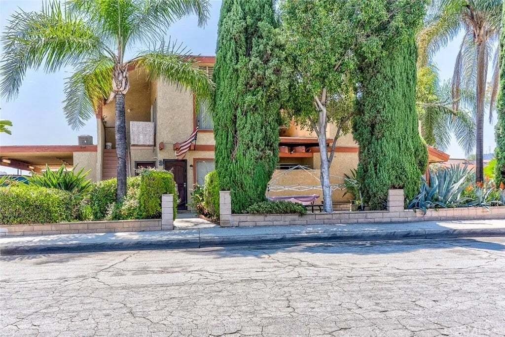 Rowland Heights, California, United States 3 - 18562500
