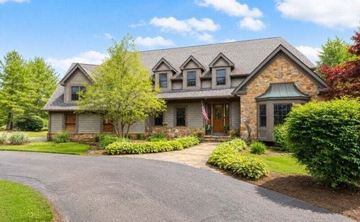 House in Chardon, Ohio, United States 1