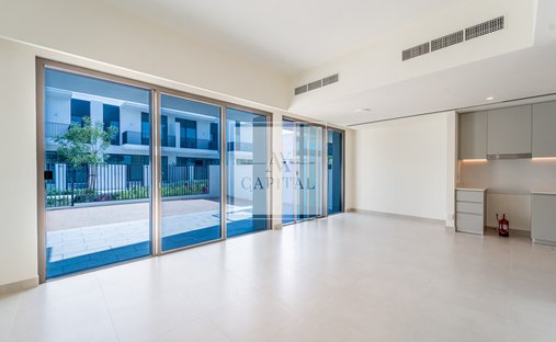 Townhouse in Ud al Bayda, Dubai, United Arab Emirates 1