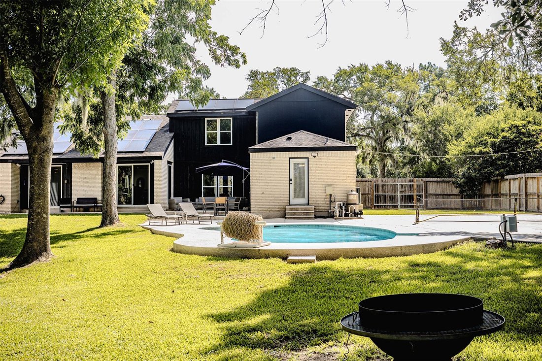 House in Friendswood, Texas, United States 2 - 18563009