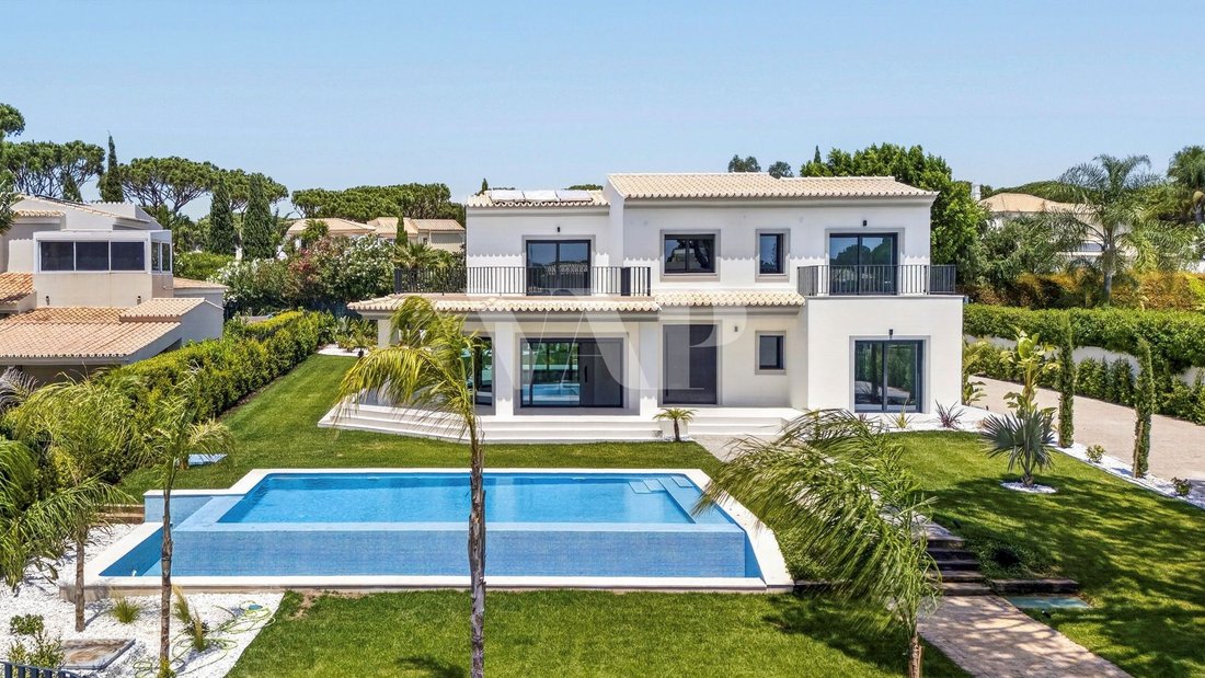 Villa in Vilamoura, Quarteira, Algarve 1 - 18563196