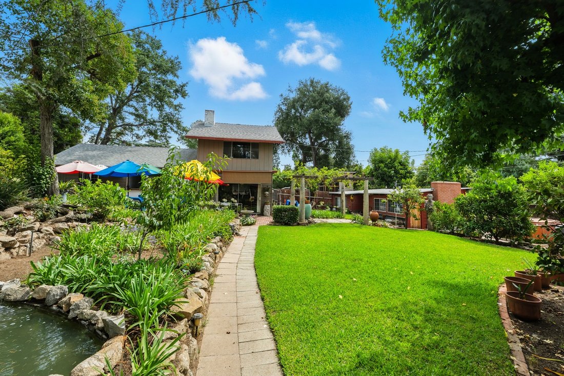 House in Altadena, California, United States 1 - 16230035