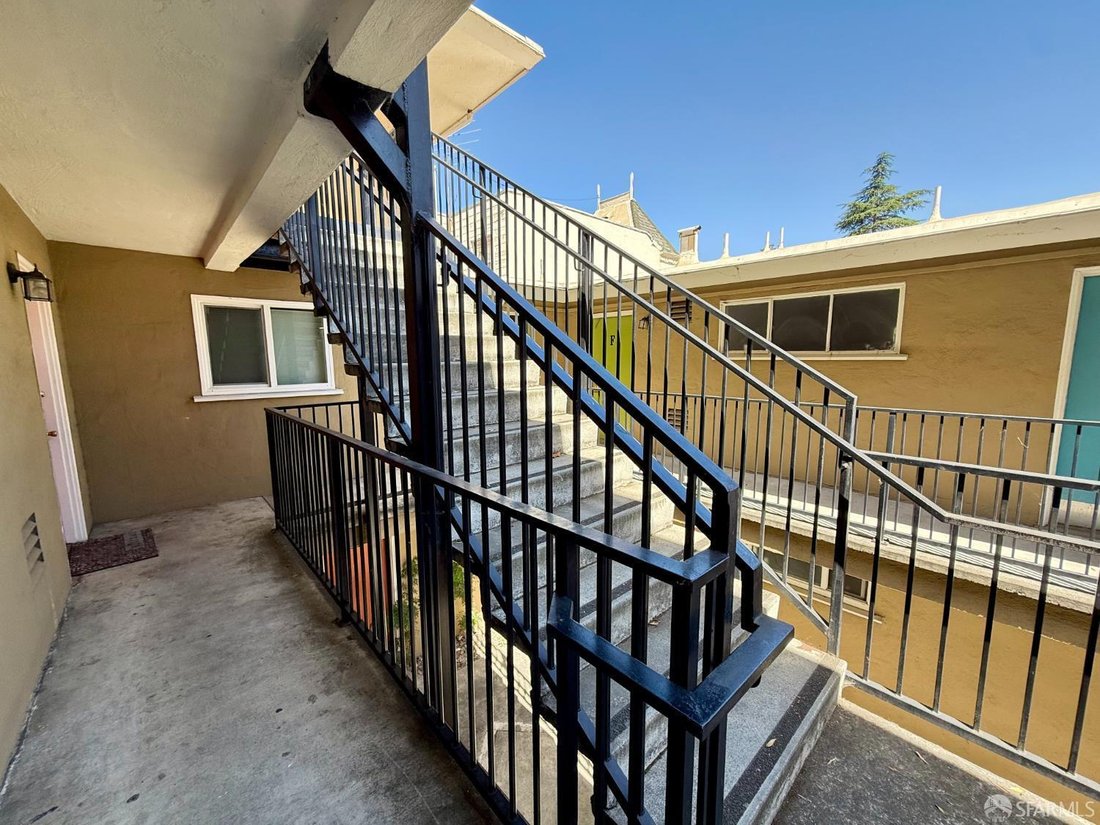 Oakland, California, United States 4 - 18560944