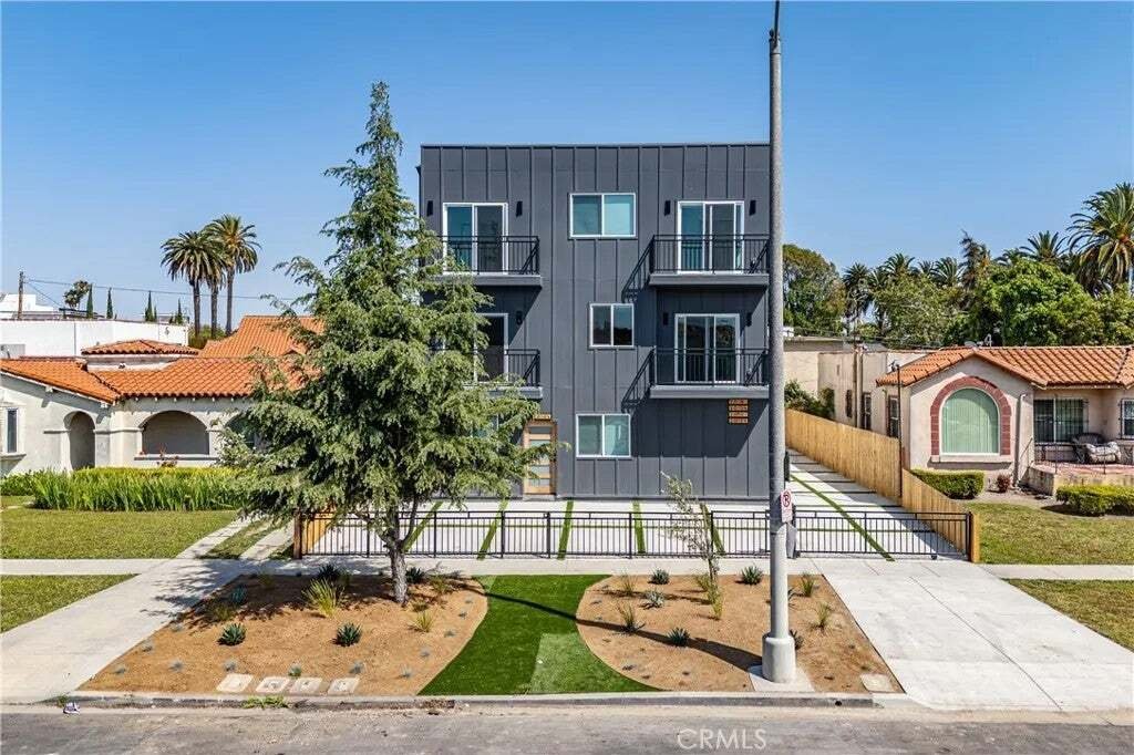 Los Angeles, California, United States 2 - 18562322