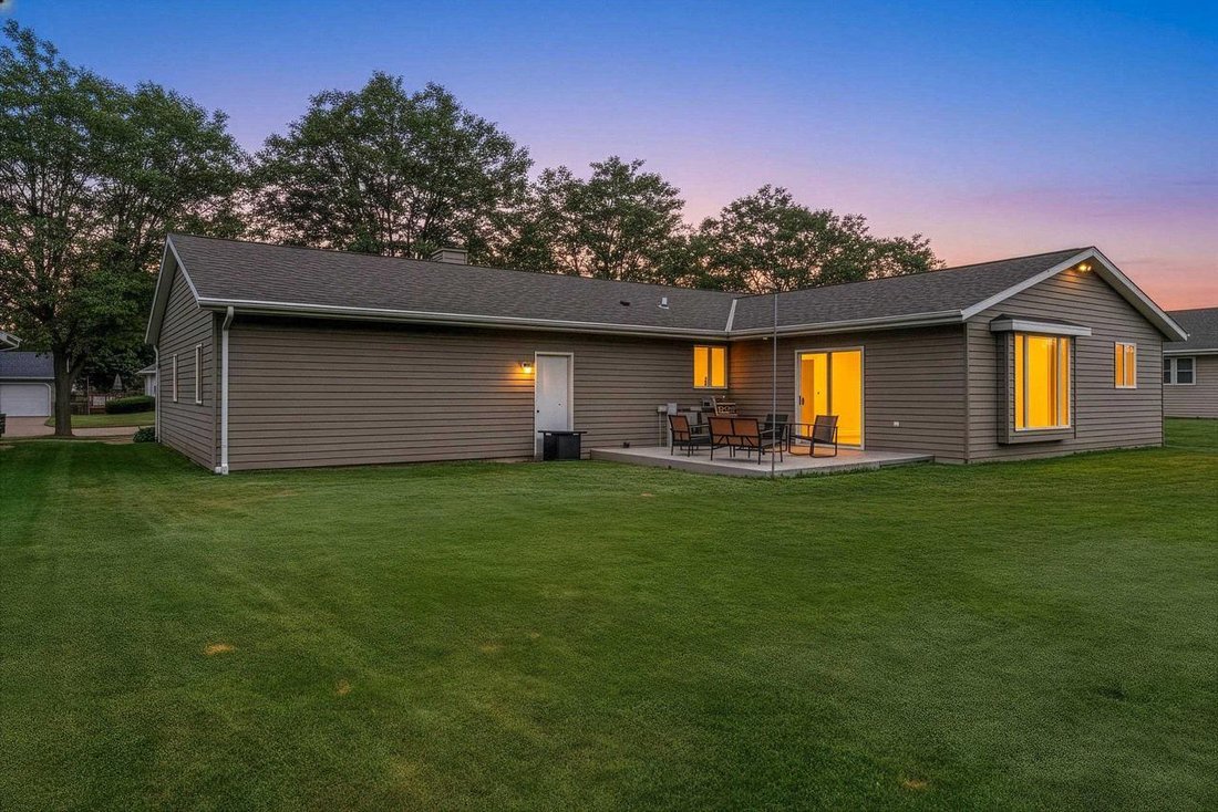 House in Ashwaubenon, Wisconsin, United States 3 - 18558224