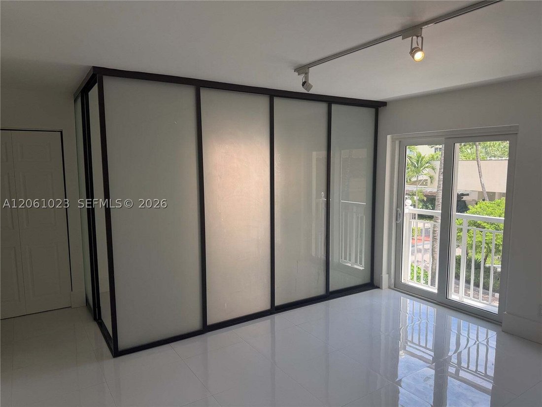 Condo in Miami Beach, Florida, United States 3 - 18562066