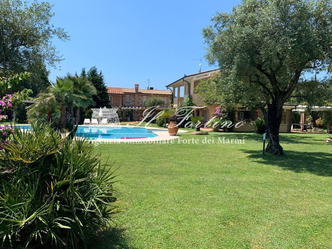 Villa in Seravezza, Tuscany, Italy 2 - 17294952