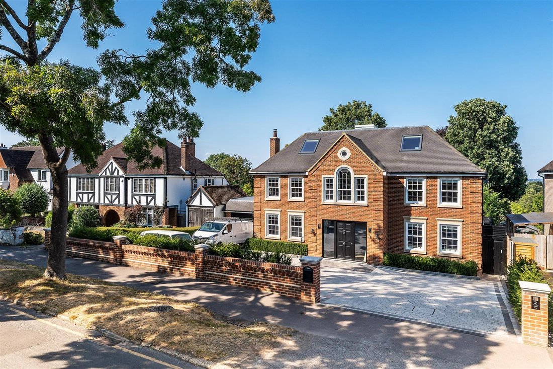 House in London Borough of Sutton, England 1 - 18564786