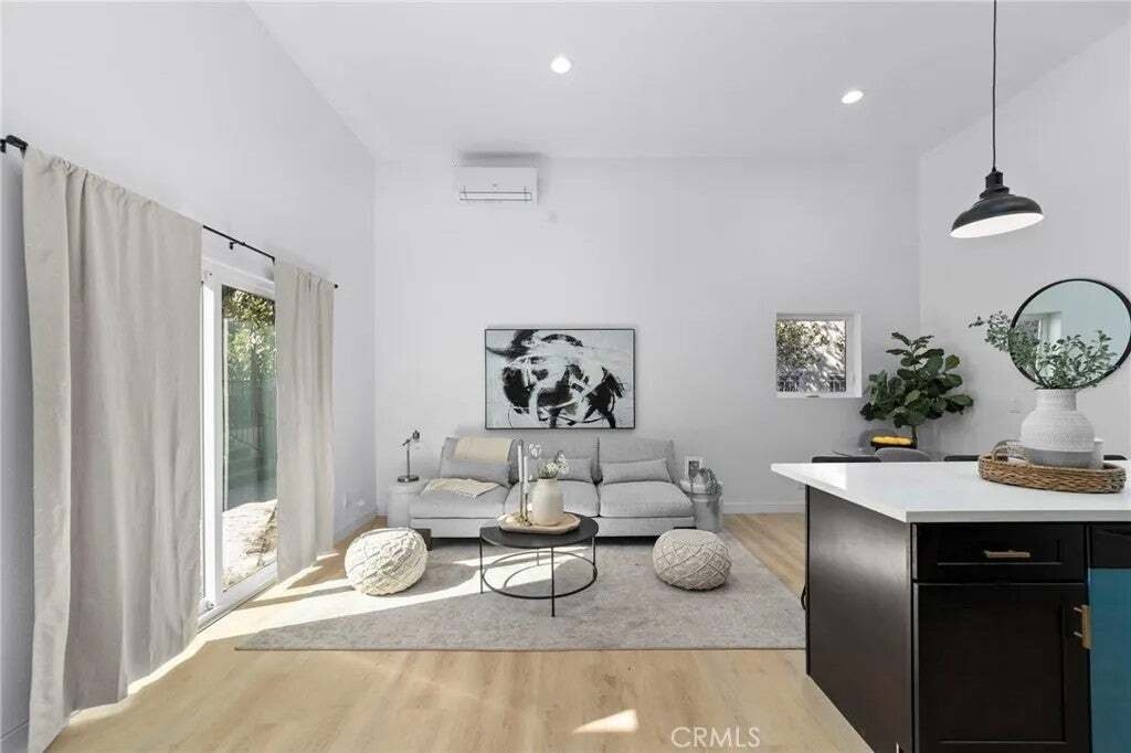 Los Angeles, California, United States 5 - 18562482