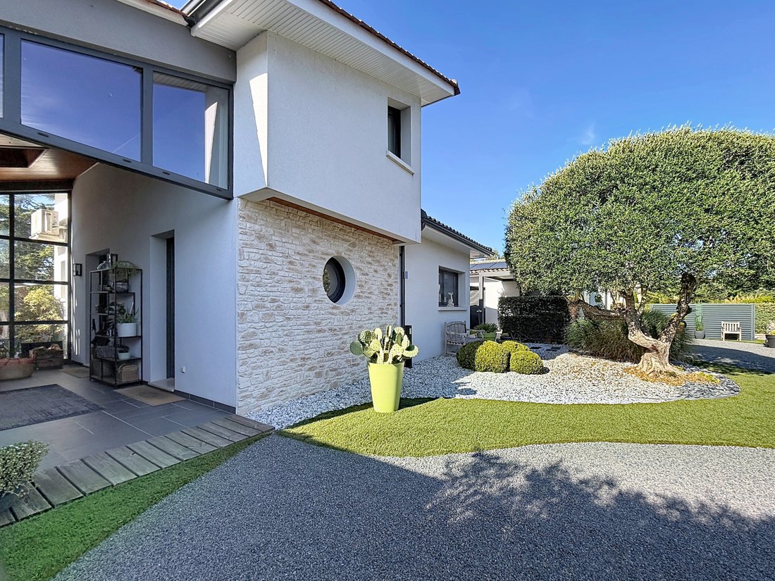 House in Saint-Yrieix-sur-Charente, Nouvelle-Aquitaine, France 1 - 18565519