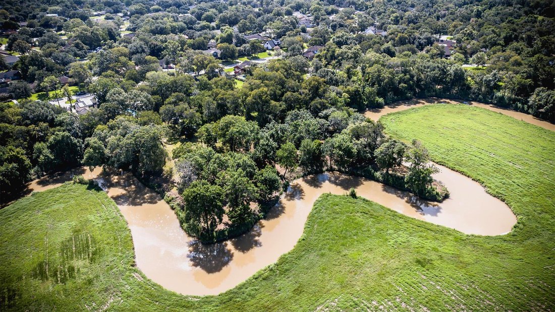 House in Friendswood, Texas, United States 5 - 18563009