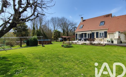 House in Est, Ecouen, France 1