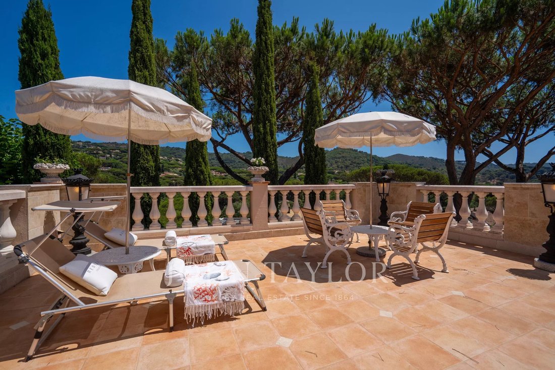 Estate in La Croix-Valmer, Provence-Alpes-Côte d'Azur, France 2 - 14495648