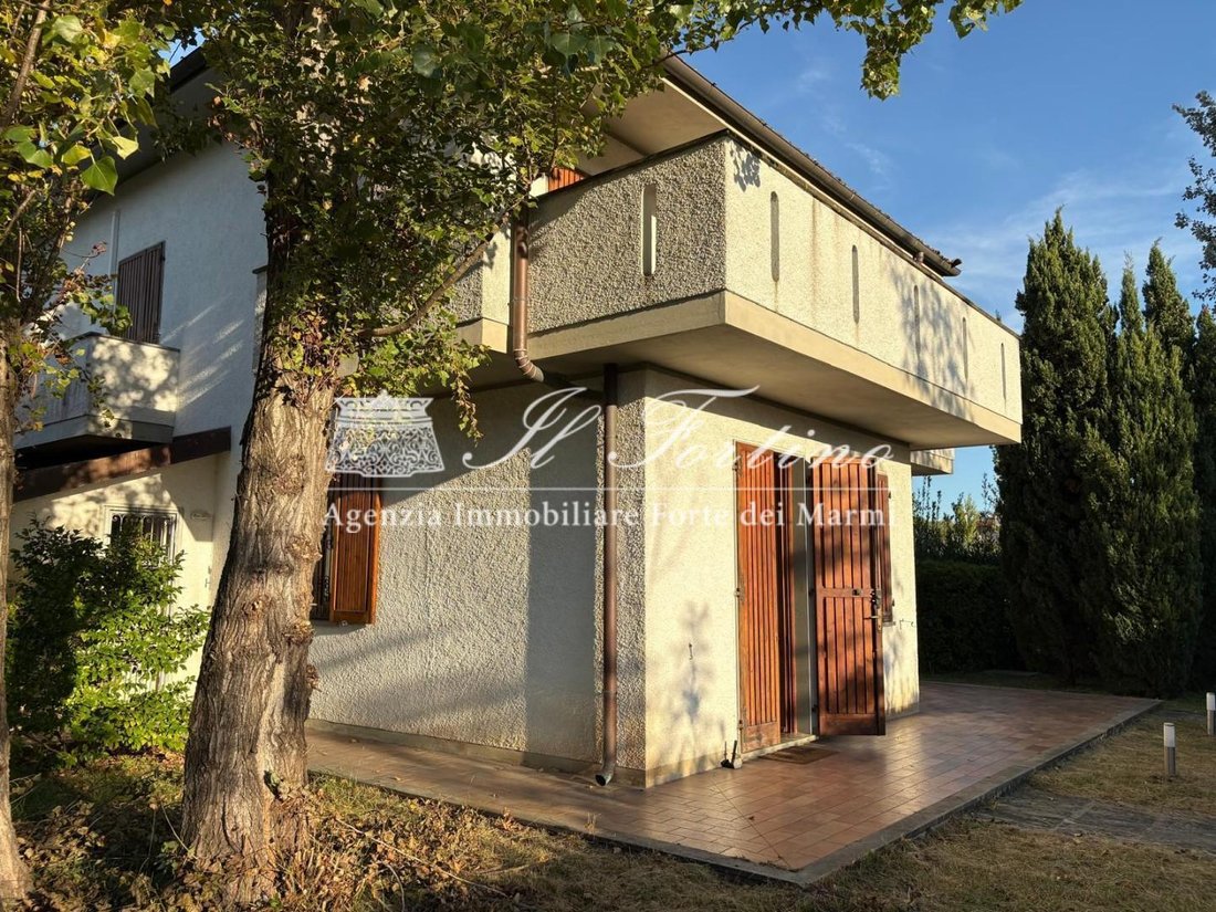Country House in Vittoria Apuana, Forte dei Marmi, Tuscany 1 - 17466932