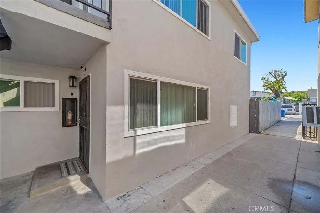 Los Angeles, California, United States 4 - 18562208