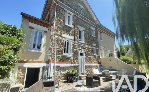 House in Ouest, Ecouen, France 1