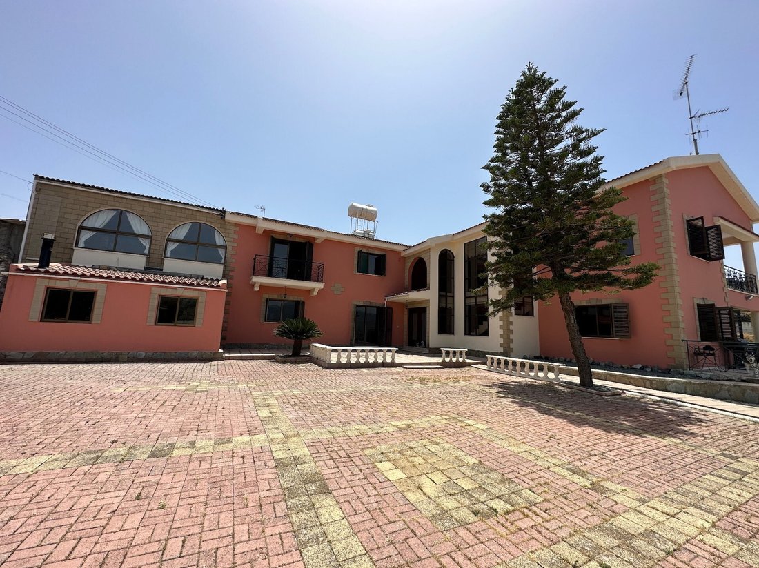 Villa in Prastio, Limassol, Cyprus 1 - 14404169