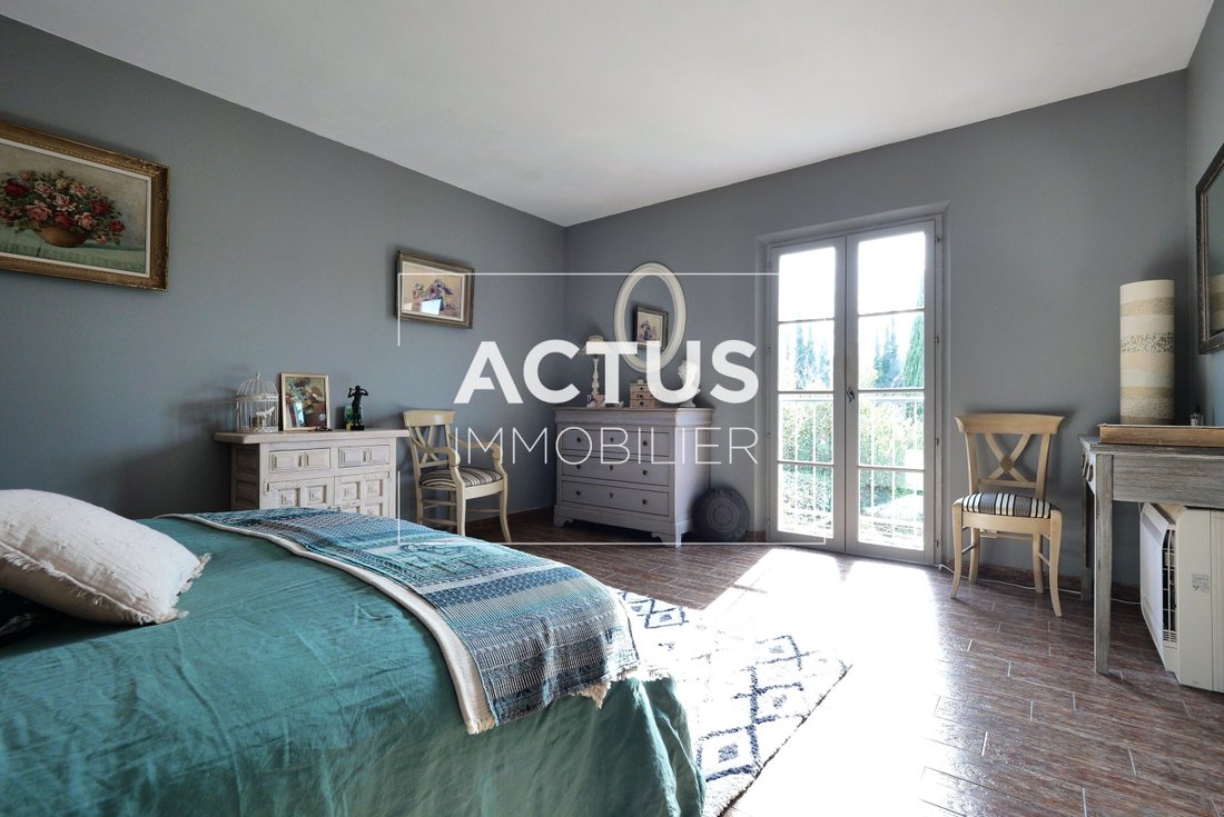 House in Eygalières, Provence-Alpes-Côte d'Azur, France 5 - 18559756