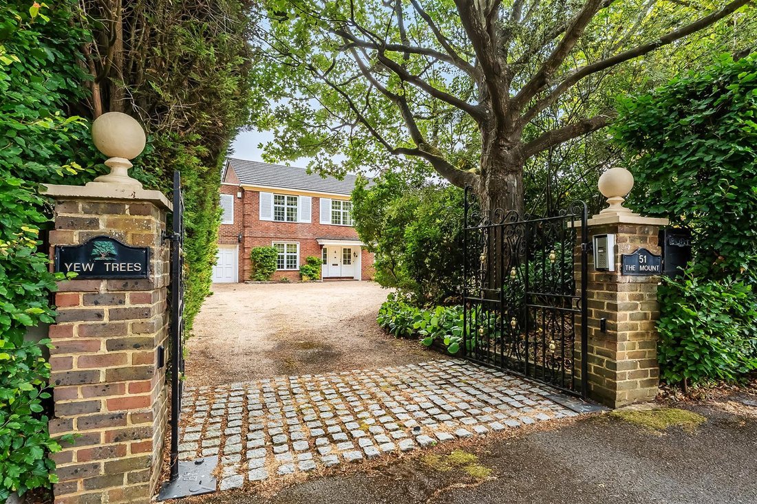 House in Hawks Hill, Fetcham, England 2 - 18558263