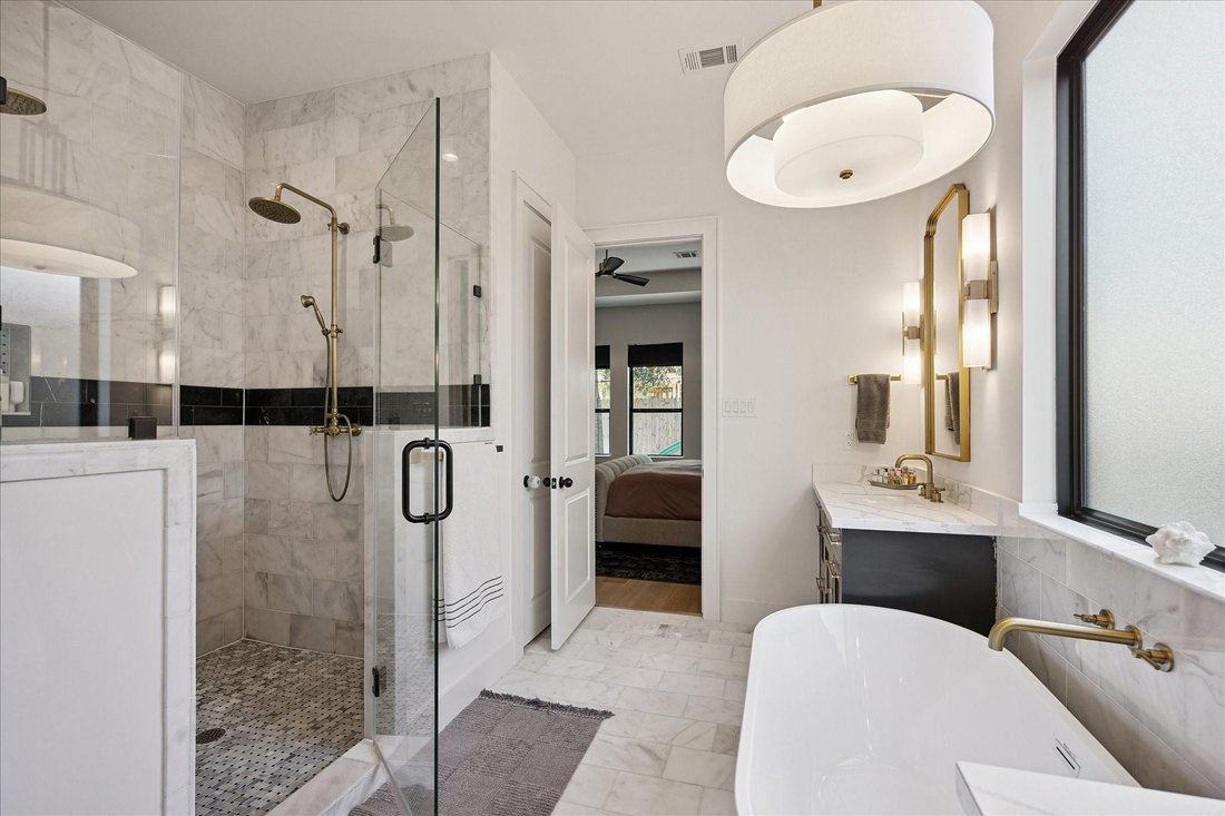 House in Houston, Texas, United States 5 - 18565589
