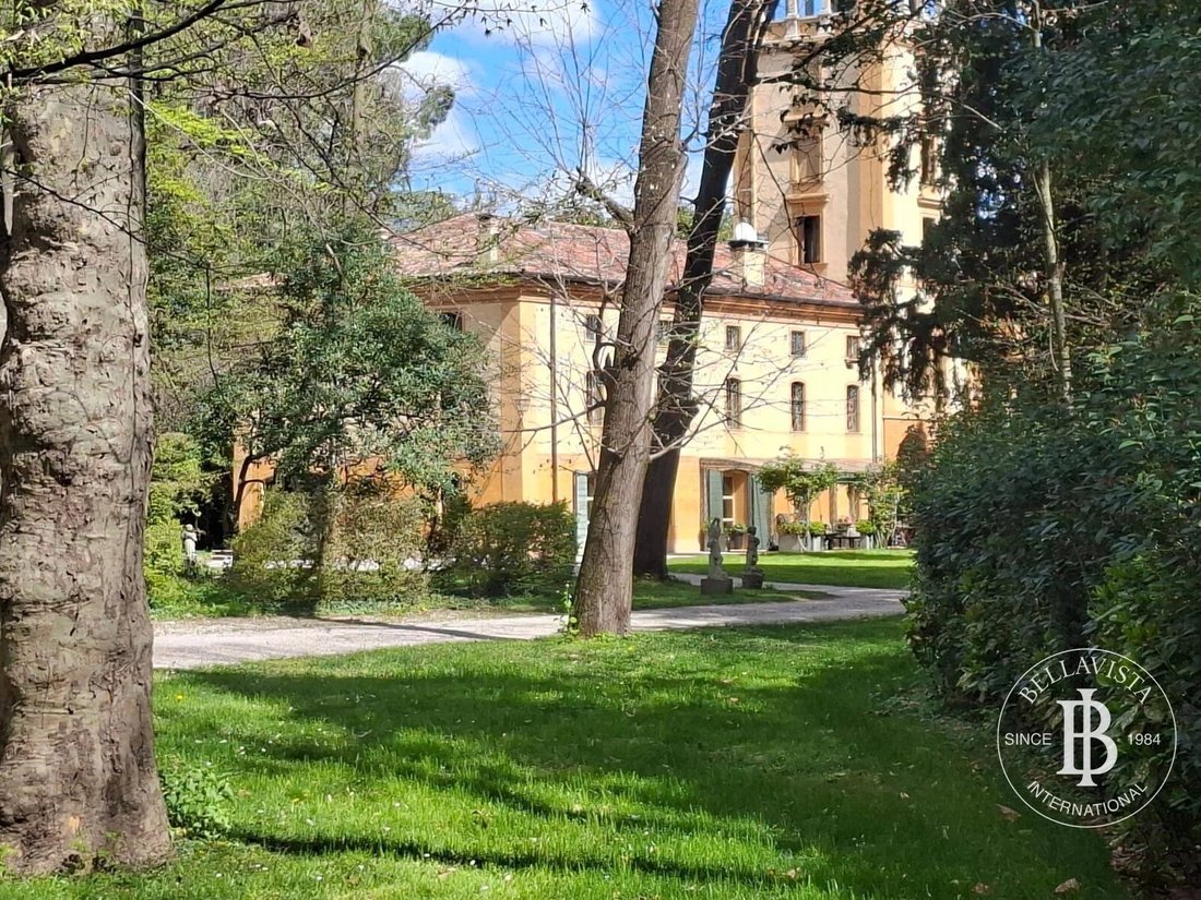 Villa in Bassano del Grappa, Veneto, Italy 1 - 18558413