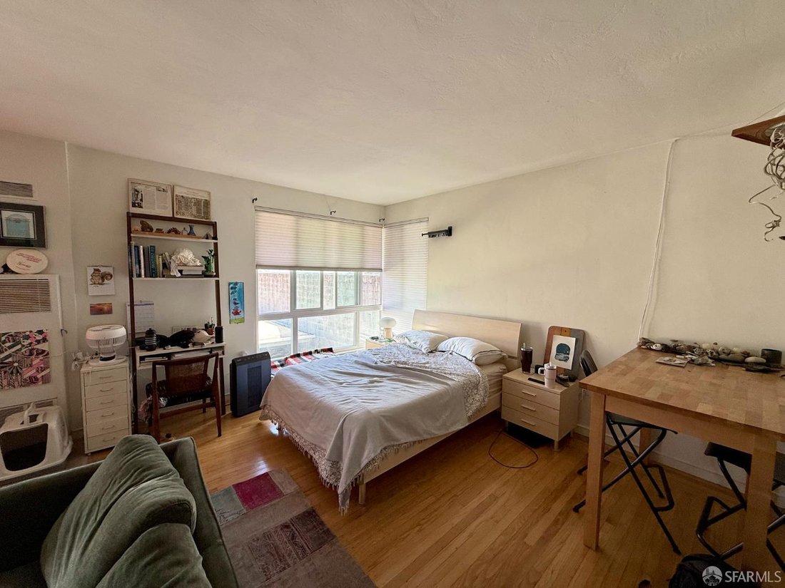 Oakland, California, United States 3 - 18560944