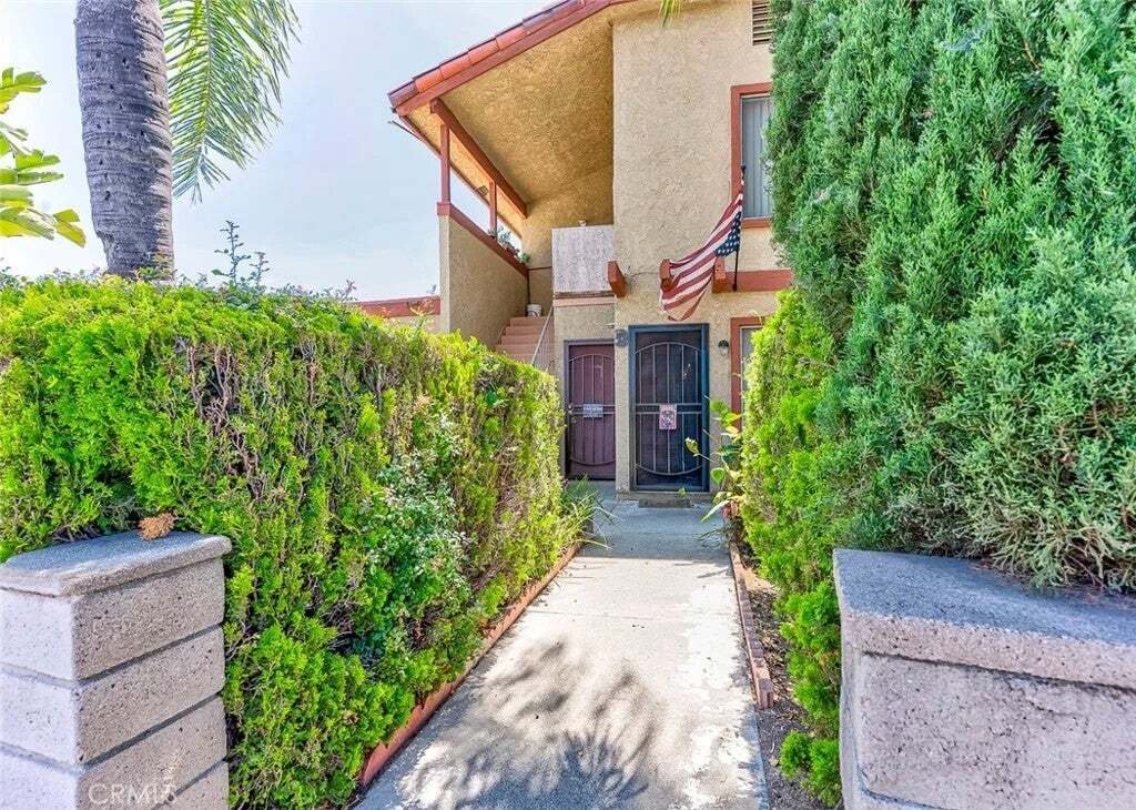 Rowland Heights, California, United States 4 - 18562500