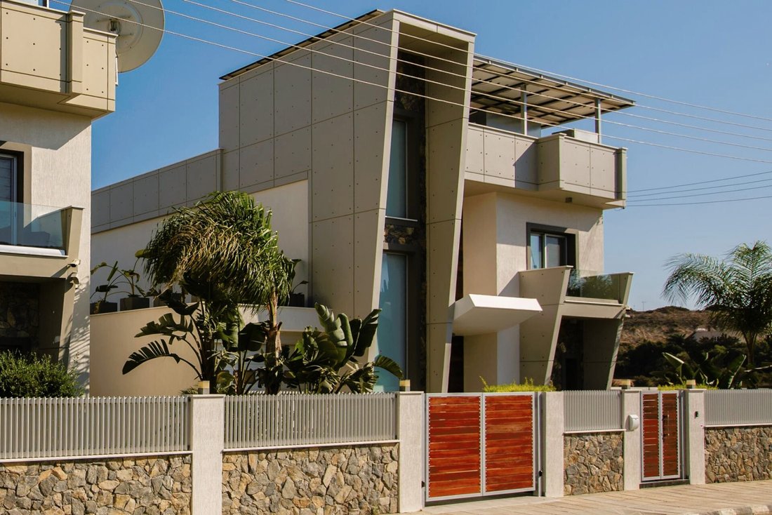 Villa in Agios Tychon, Limassol, Cyprus 1 - 14615036