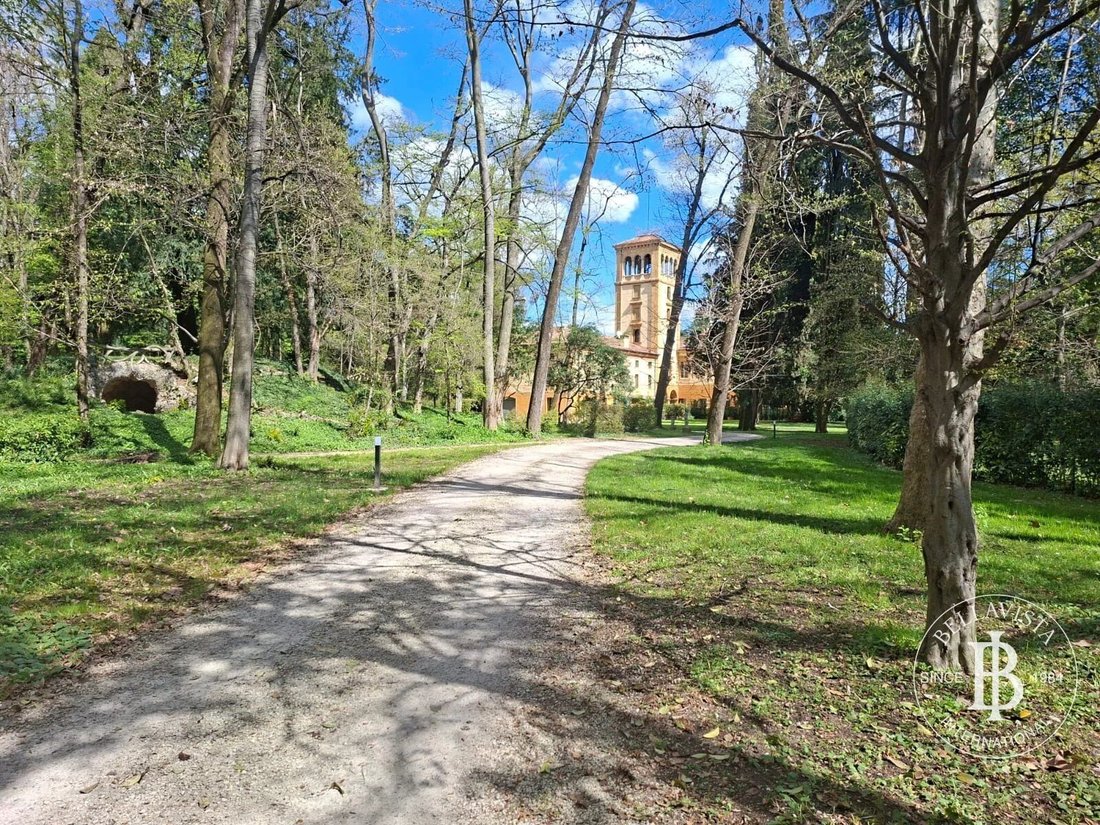 Villa in Bassano del Grappa, Veneto, Italy 5 - 18558413