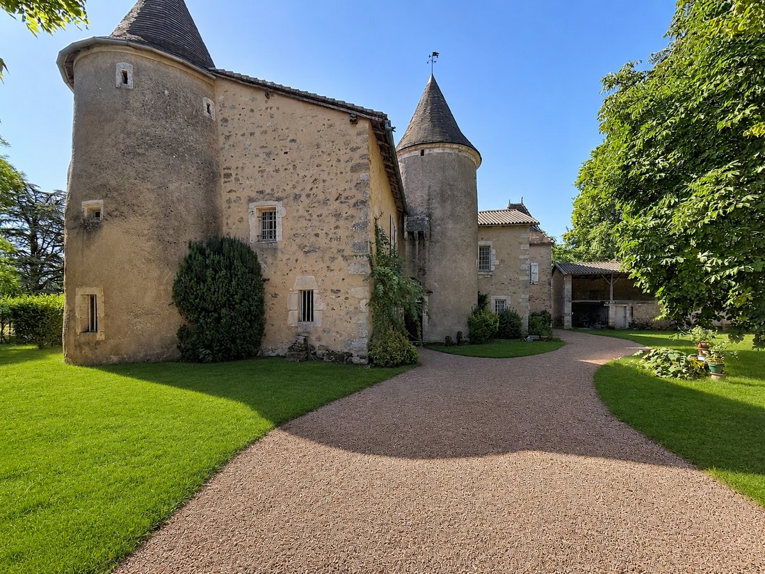 House in Montbron, Nouvelle-Aquitaine, France 1 - 18565506