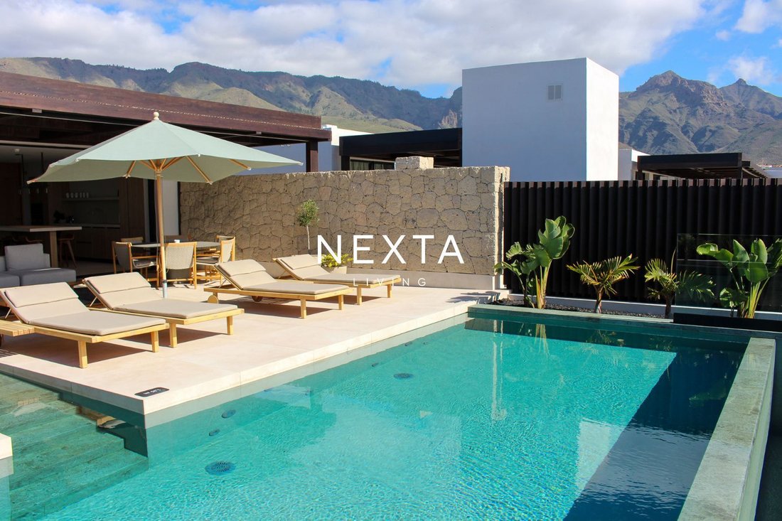 House in La Caleta, Adeje, Canary Islands 3 - 18558179