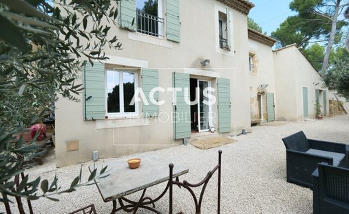 House in Le Vallon-La Croix Blanche-Basses Viougues-Coustelade, Salon-de-Provence, France 1