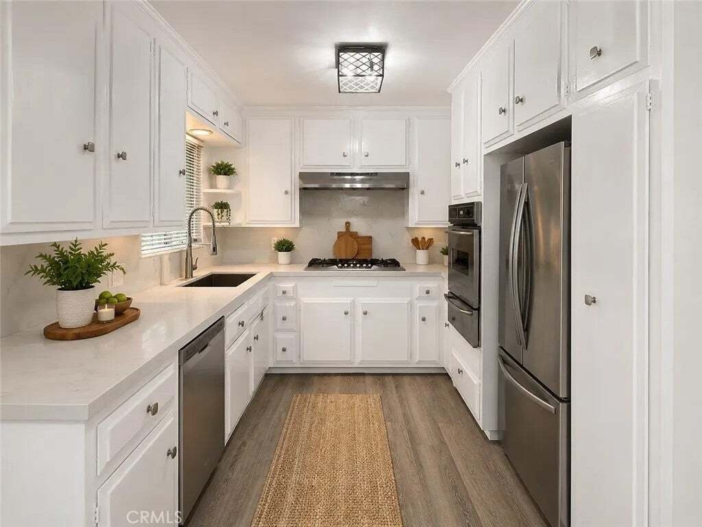 Los Angeles, California, United States 2 - 18562473