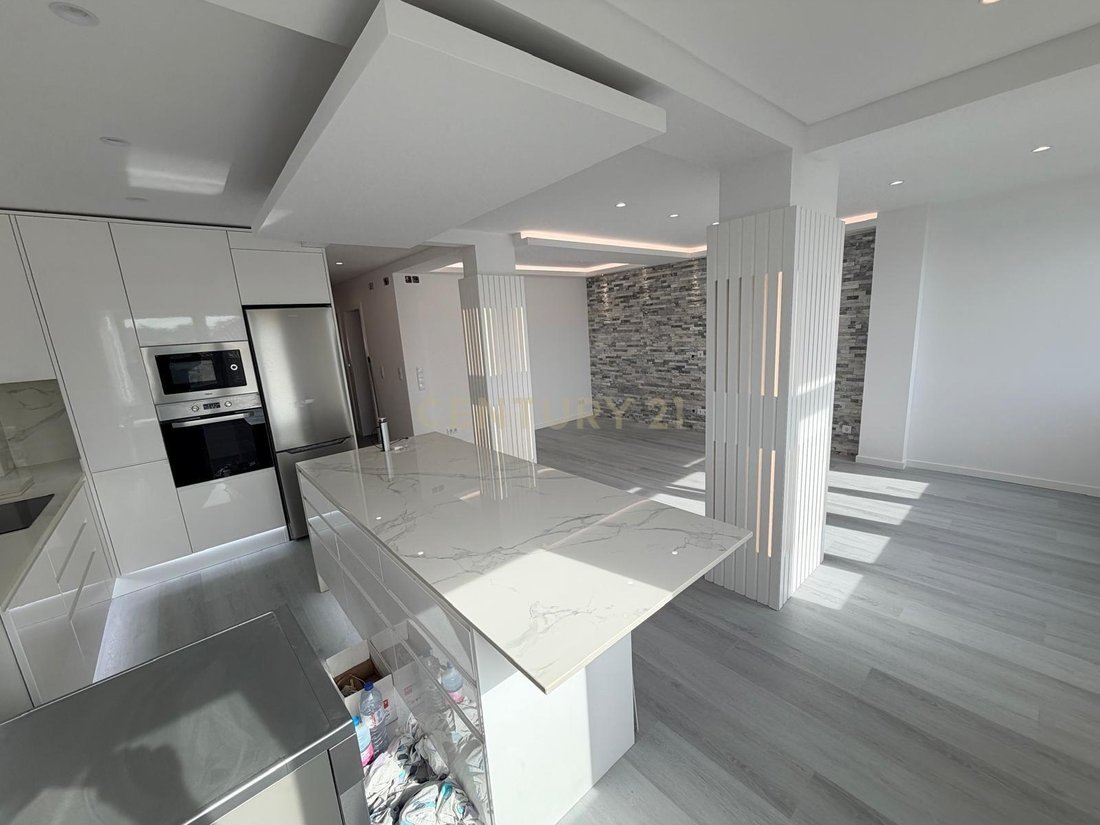 Apartment in Carnaxide e Queijas, Lisbon, Portugal 1 - 18566002