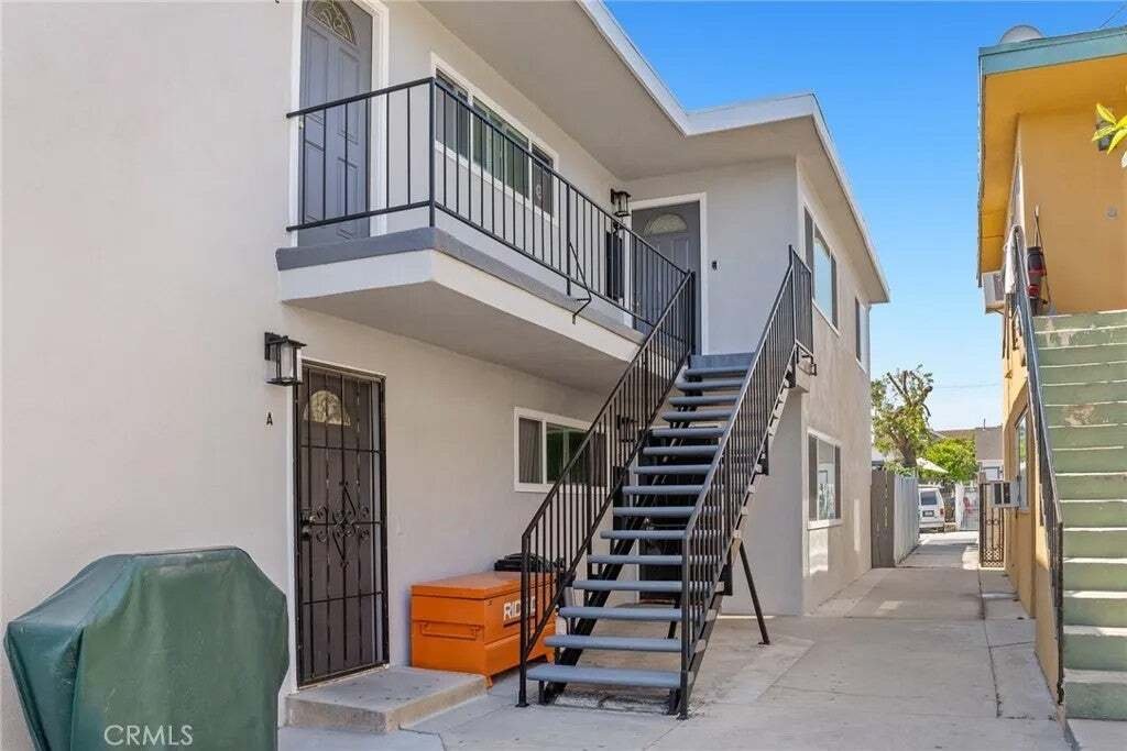 Los Angeles, California, United States 2 - 18562208