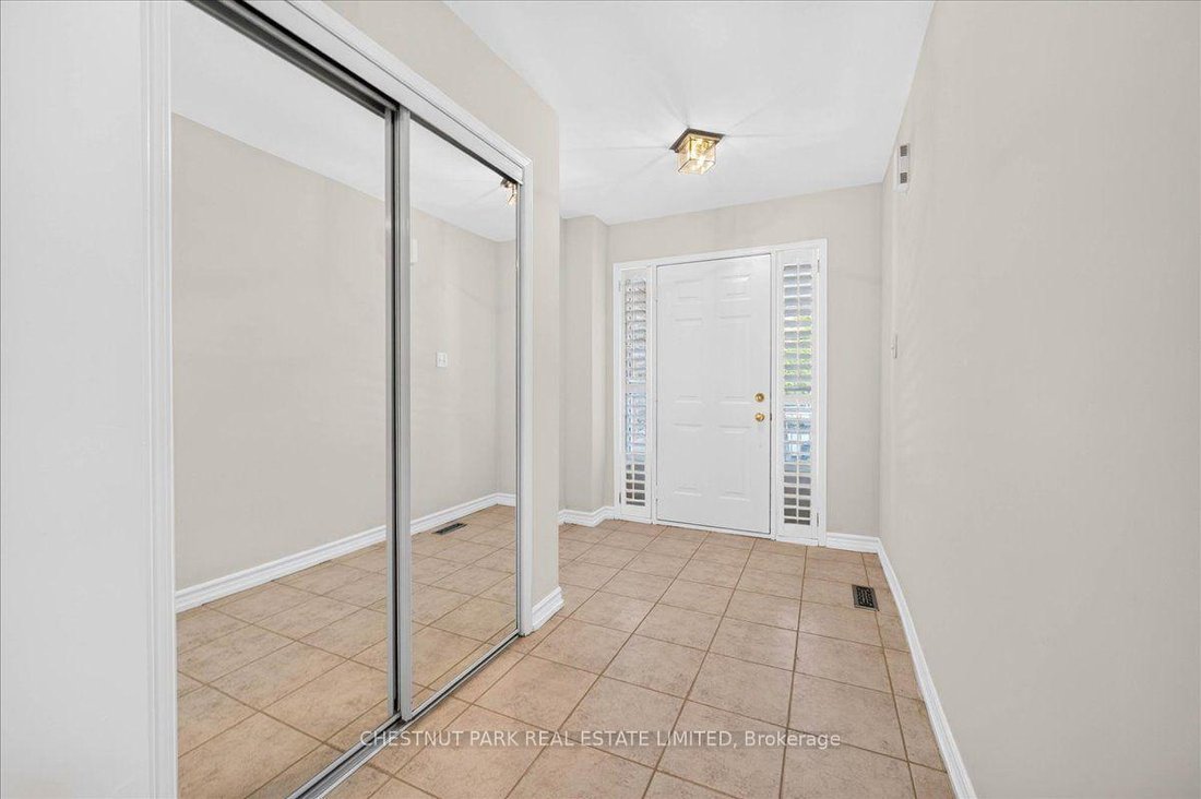 Villa in Newmarket, Ontario, Canada 5 - 18566324