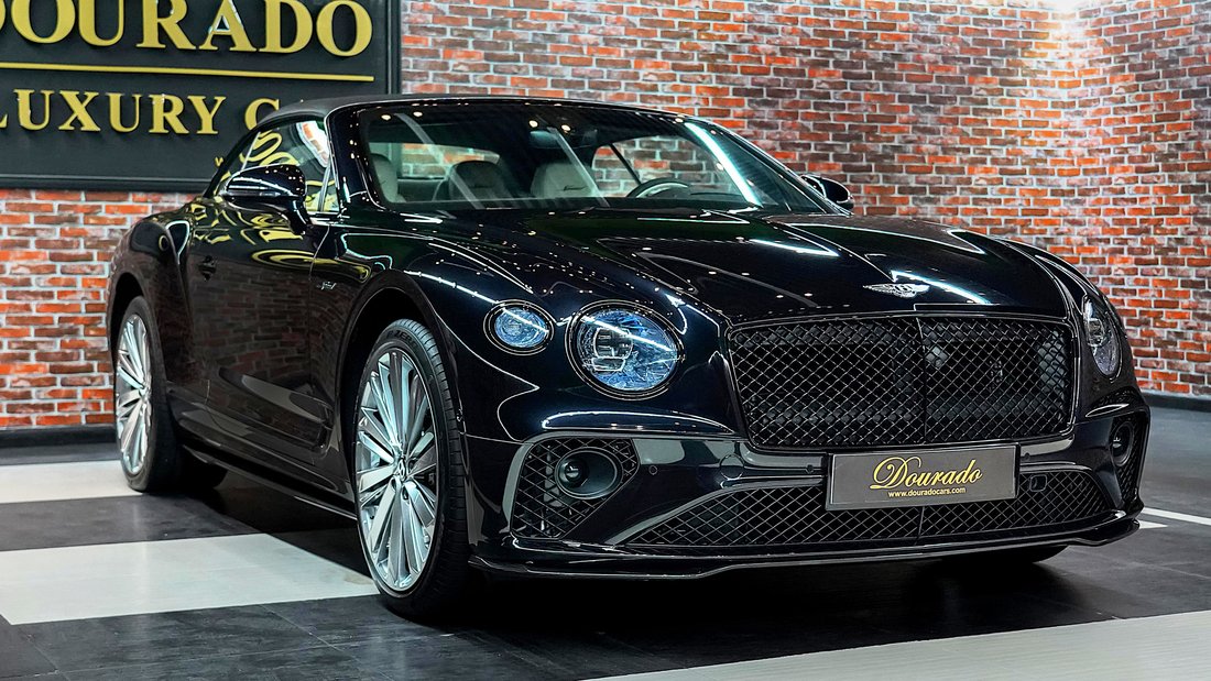 Cabriolet in Dubai, United Arab Emirates 1 - 18564182