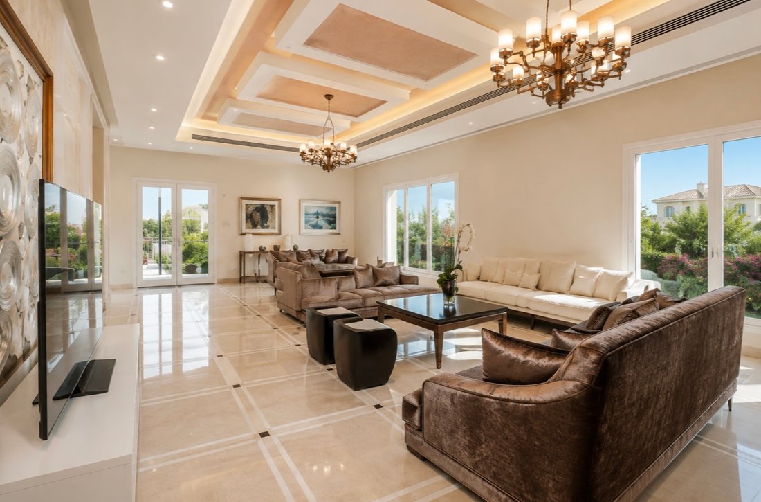 Villa in Emirates Hills, Dubai, United Arab Emirates 5 - 18553210