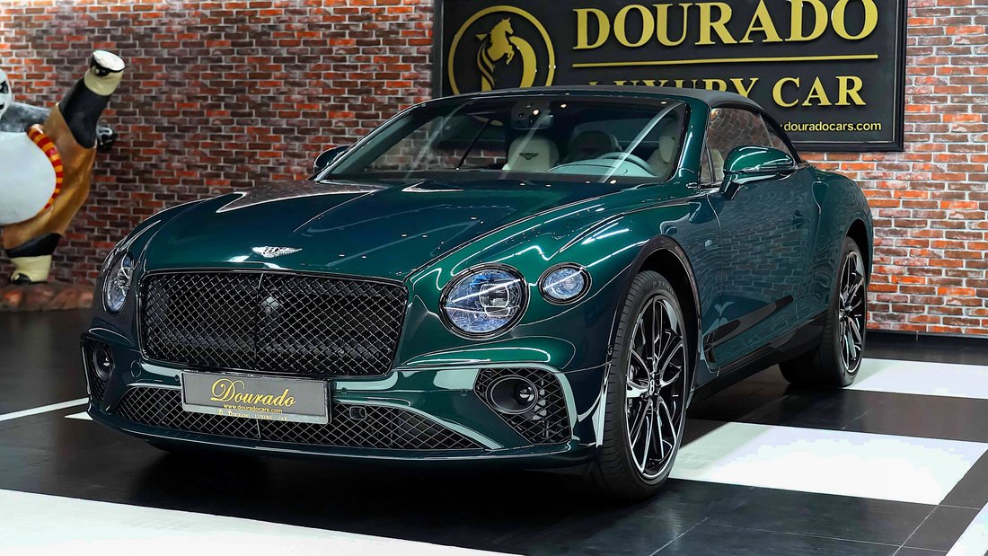 Cabriolet in Dubai, United Arab Emirates 4 - 18564104