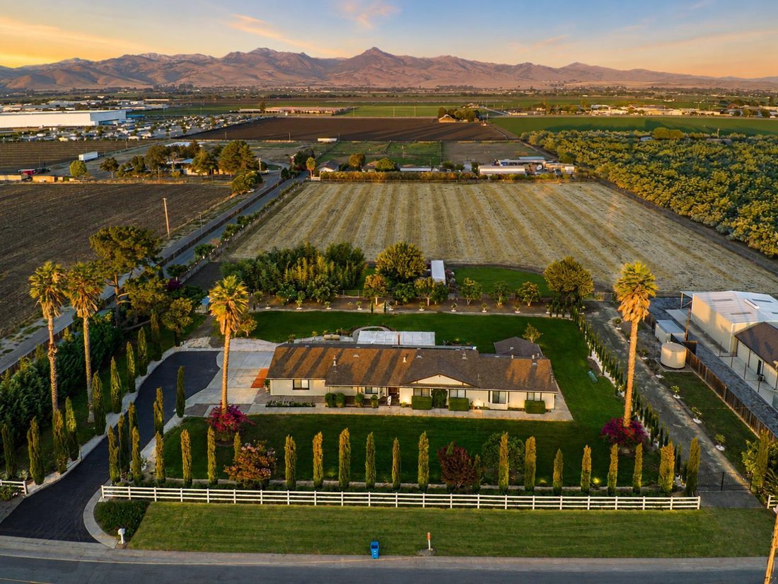House in Hollister, California, United States 2 - 18570726