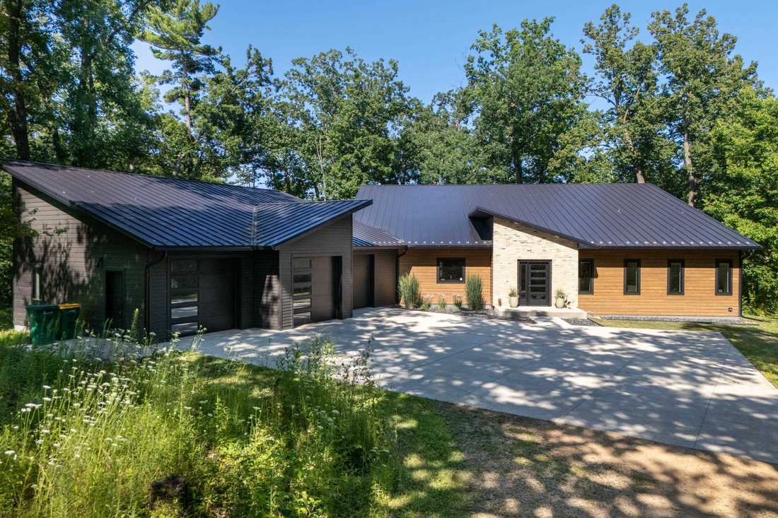 House in Lake Wisconsin, Wisconsin, United States 1 - 18566914