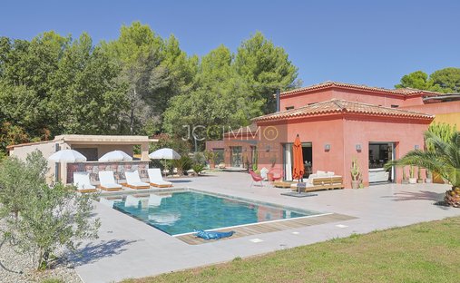 Villa in Hyeres, Provence-Alpes-Côte d'Azur, France 1