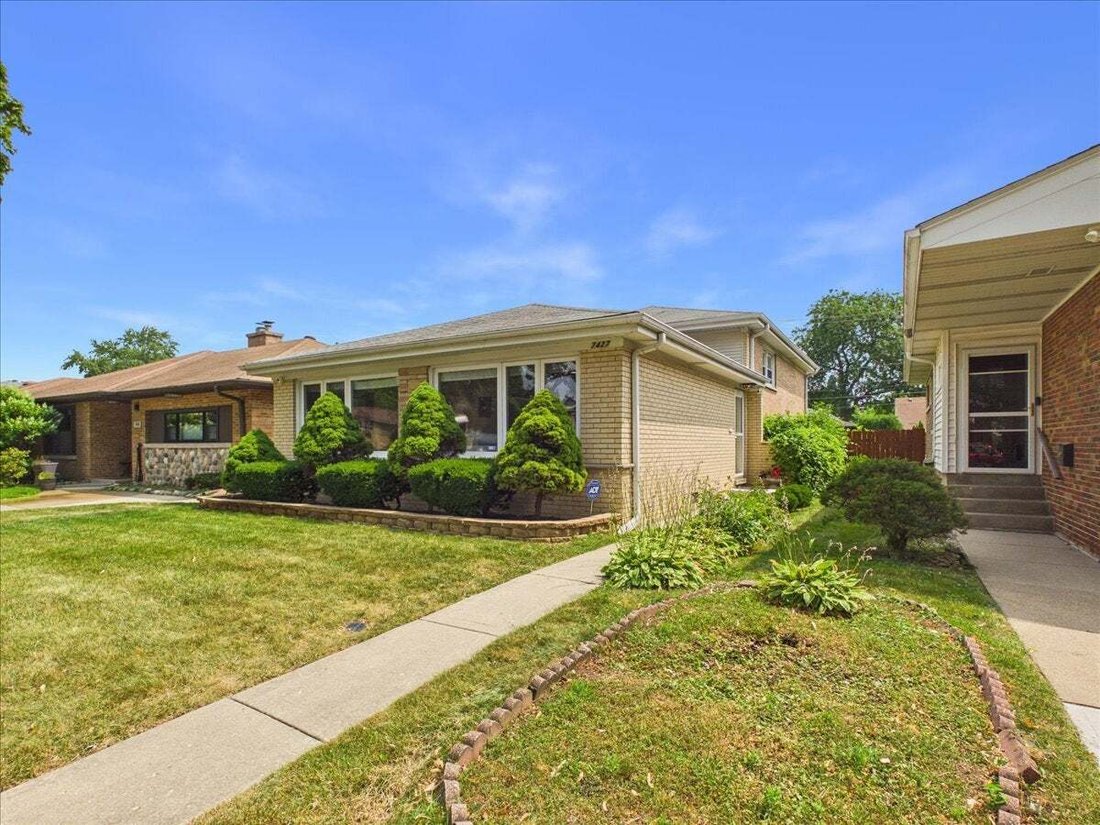 House in Skokie, Illinois, United States 4 - 18571443