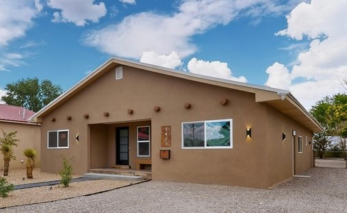 House in Los Ranchos de Albuquerque, New Mexico, United States 1