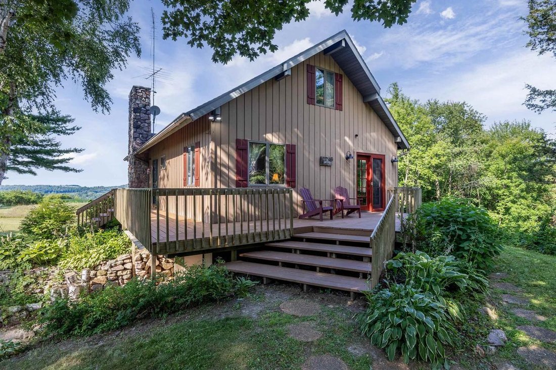 House in Baraboo, Wisconsin, United States 1 - 18570573