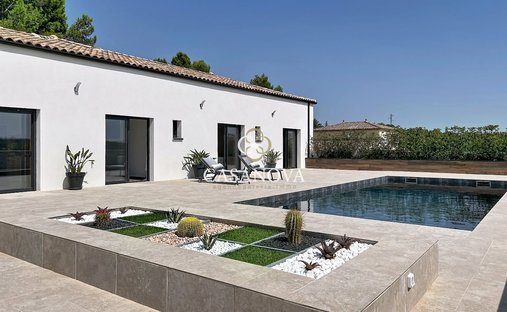 Villa in Ancien Hôpital, Beziers, France 1