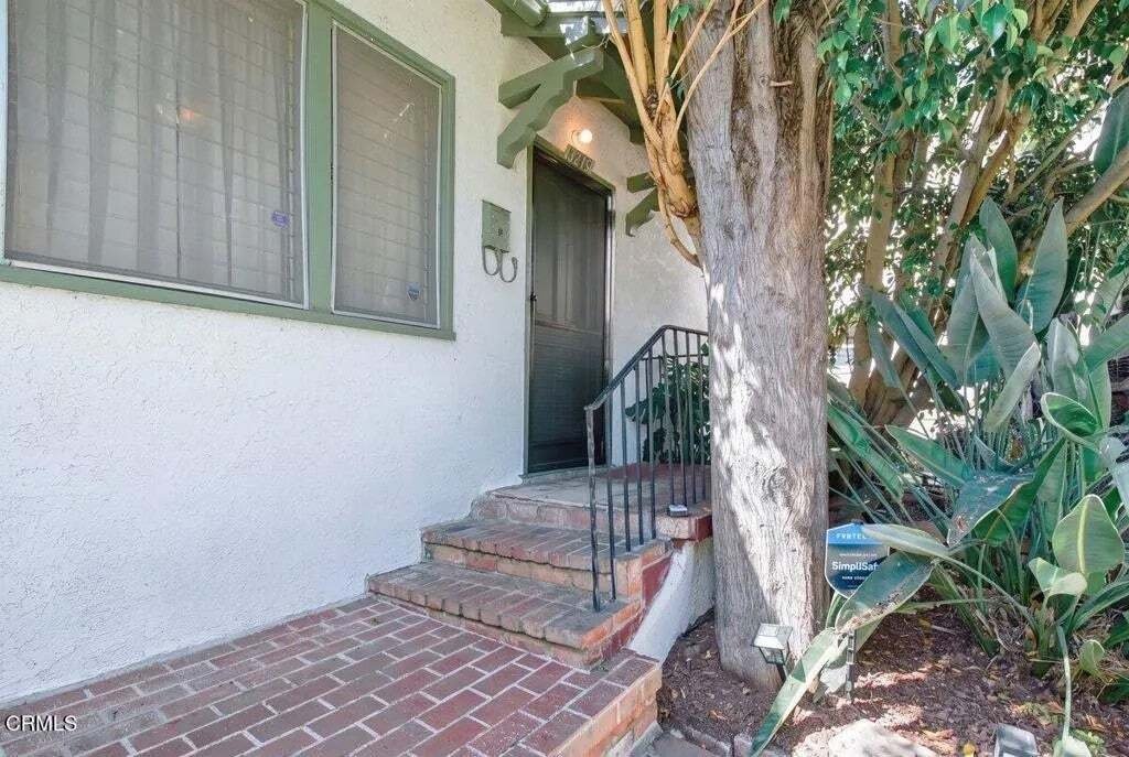 Los Angeles, California, United States 3 - 18569223