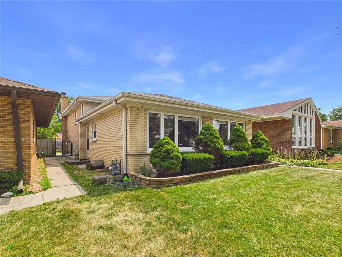 House in Skokie, Illinois, United States 3 - 18571443